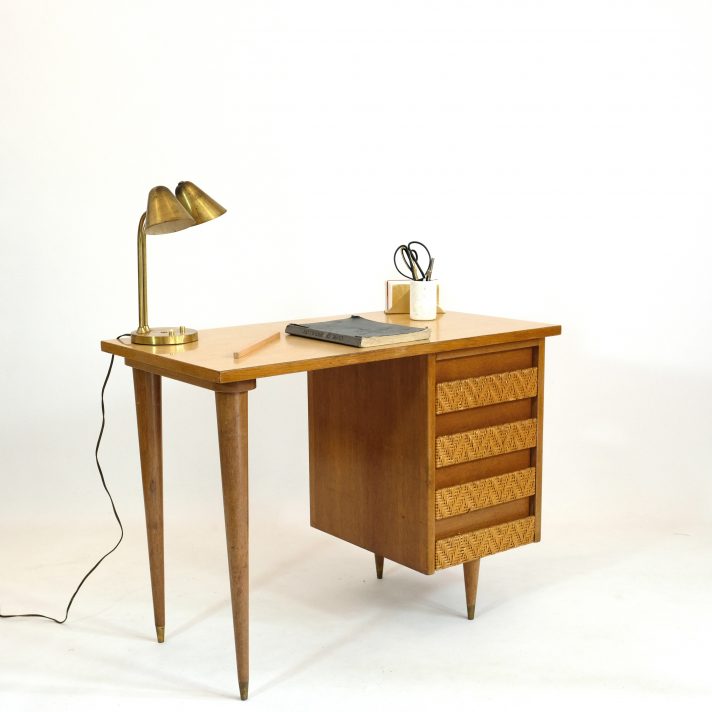 Bureau français des années 50.