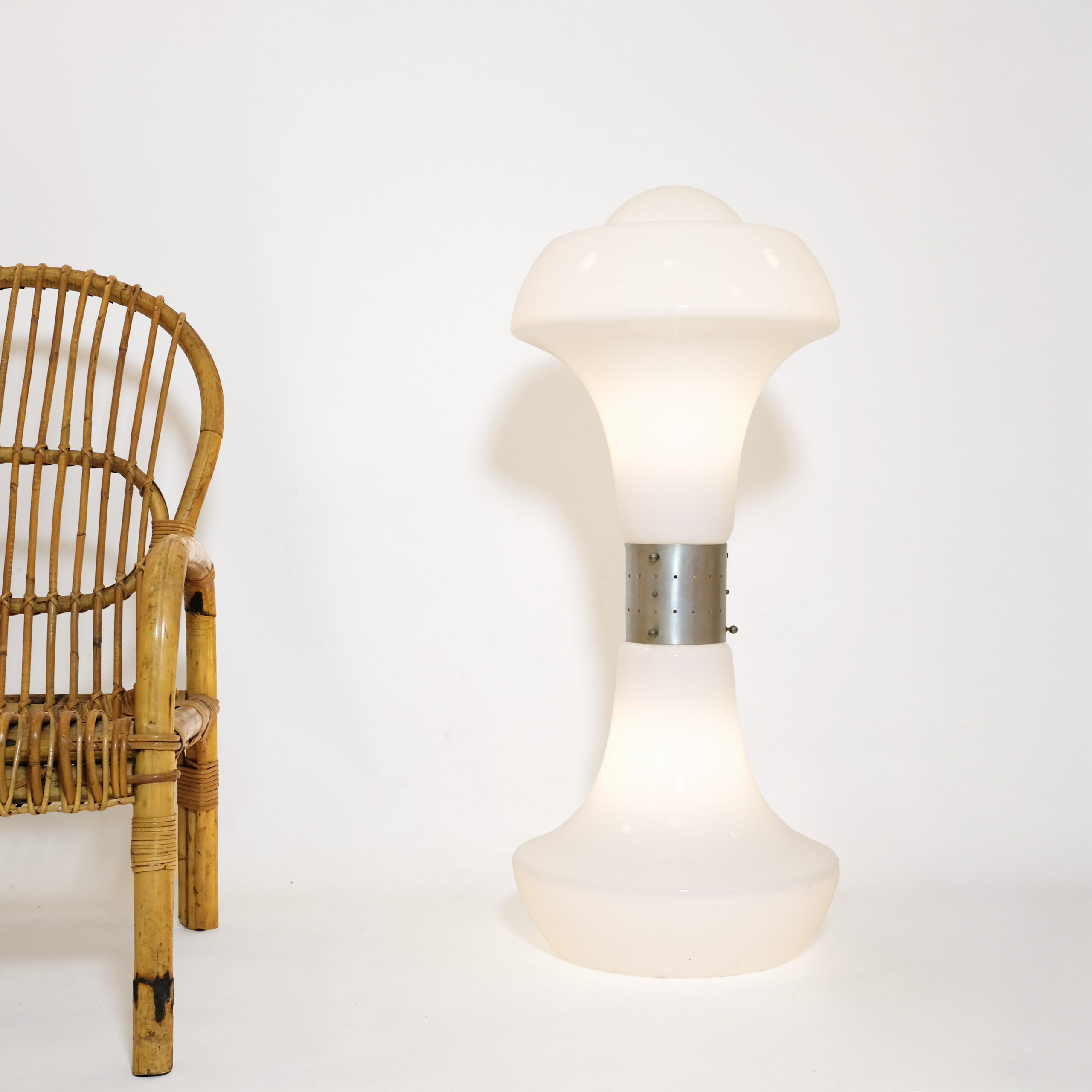 Lampe de sol italienne en verre des années 70.