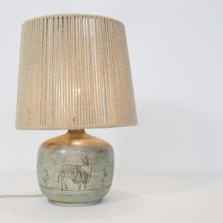 Lampe de table de Jacques Blin, décor aux bovidés.