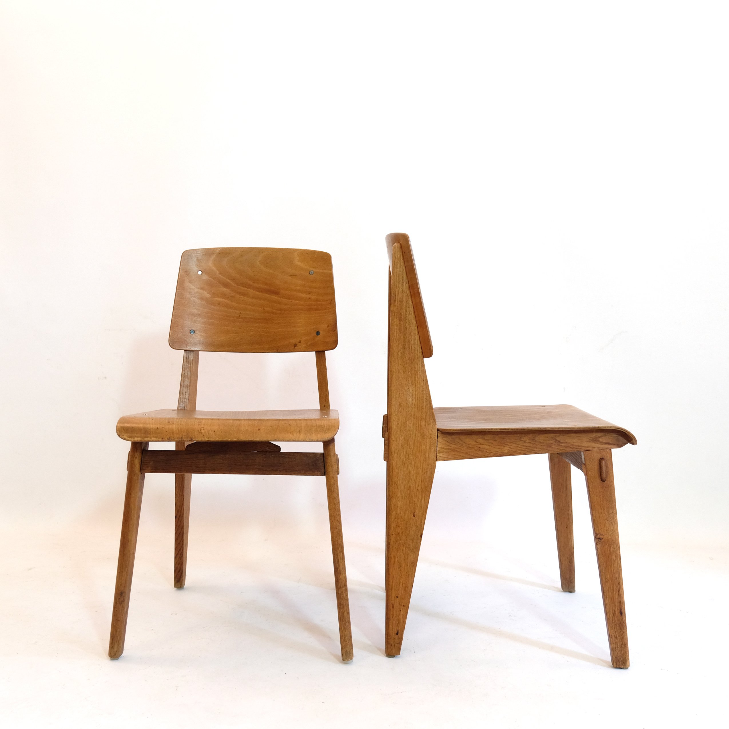 Chaise Standard modèle Tout Bois, Jean Prouvé, 1941.  LampAndCo