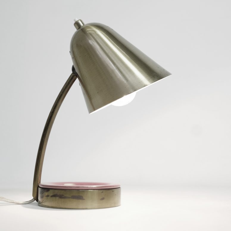 Lampe en laiton et vide poche céramique, France, 1950s.