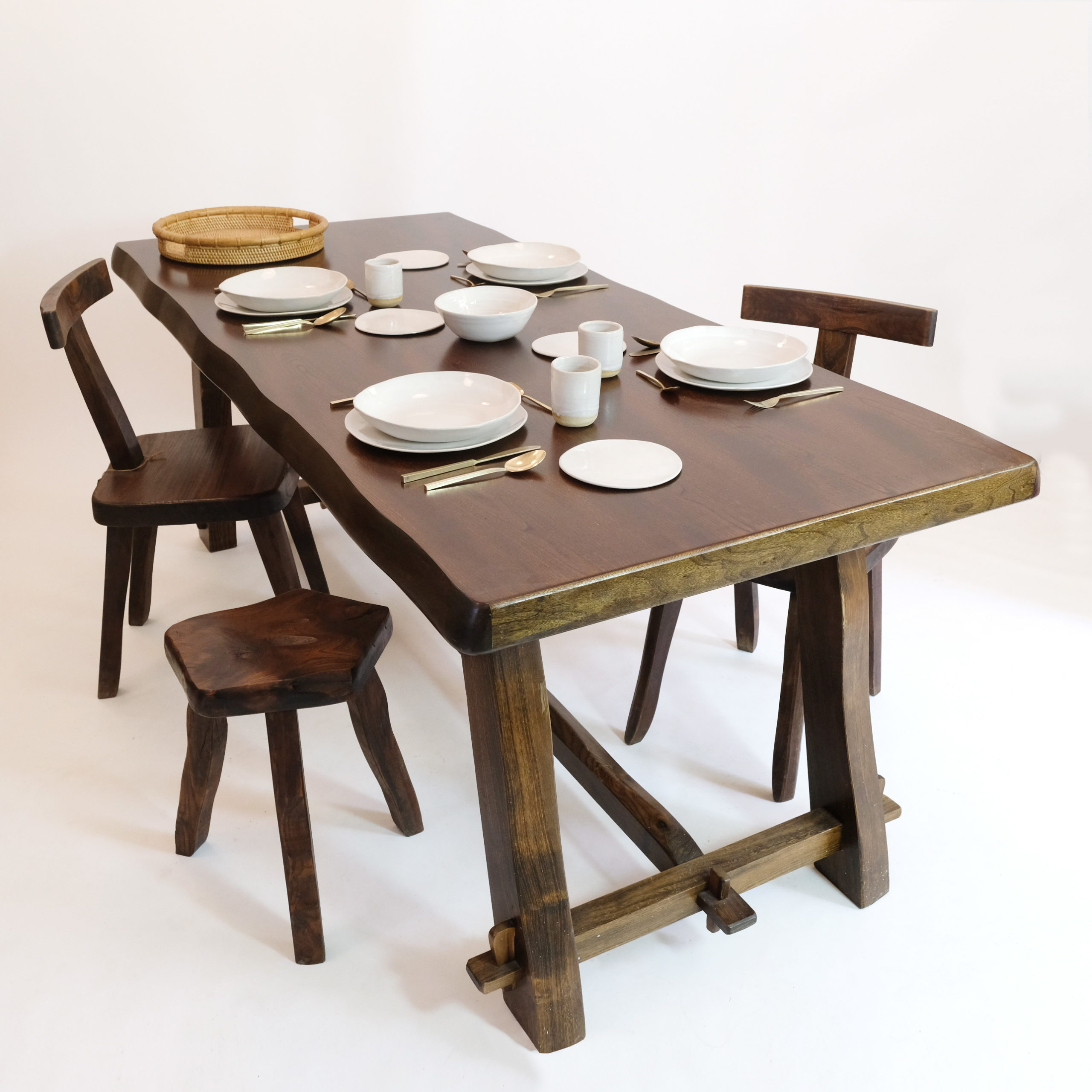 Table Salle à Manger MaxWoodwork - Orme Et Chêne Massif - 160x145 Cm - Élégance