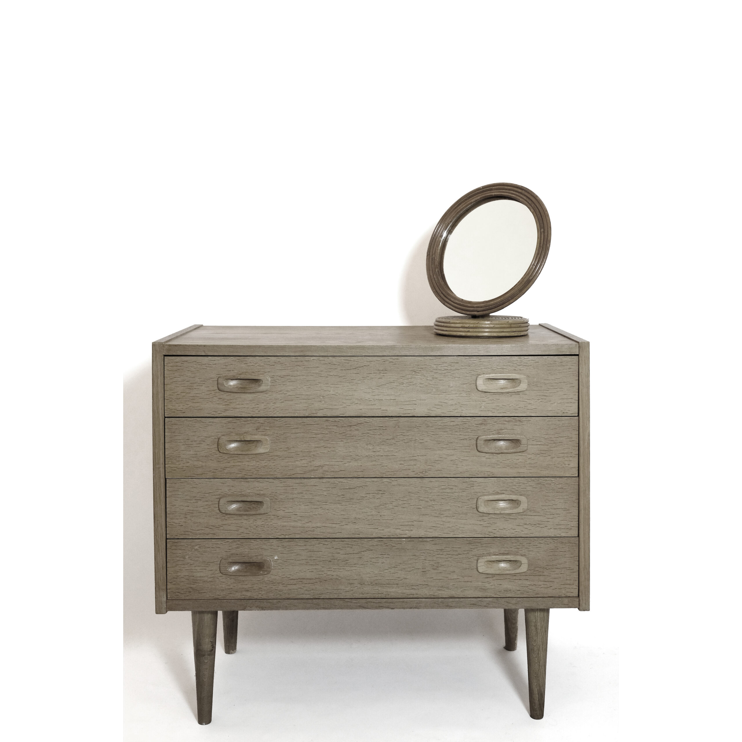 Commode scandinave en bois clair, 1970s.