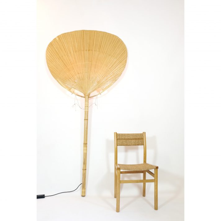 Ingo Maurer, grand lampadaire en applique Uchiwa, 230cm.