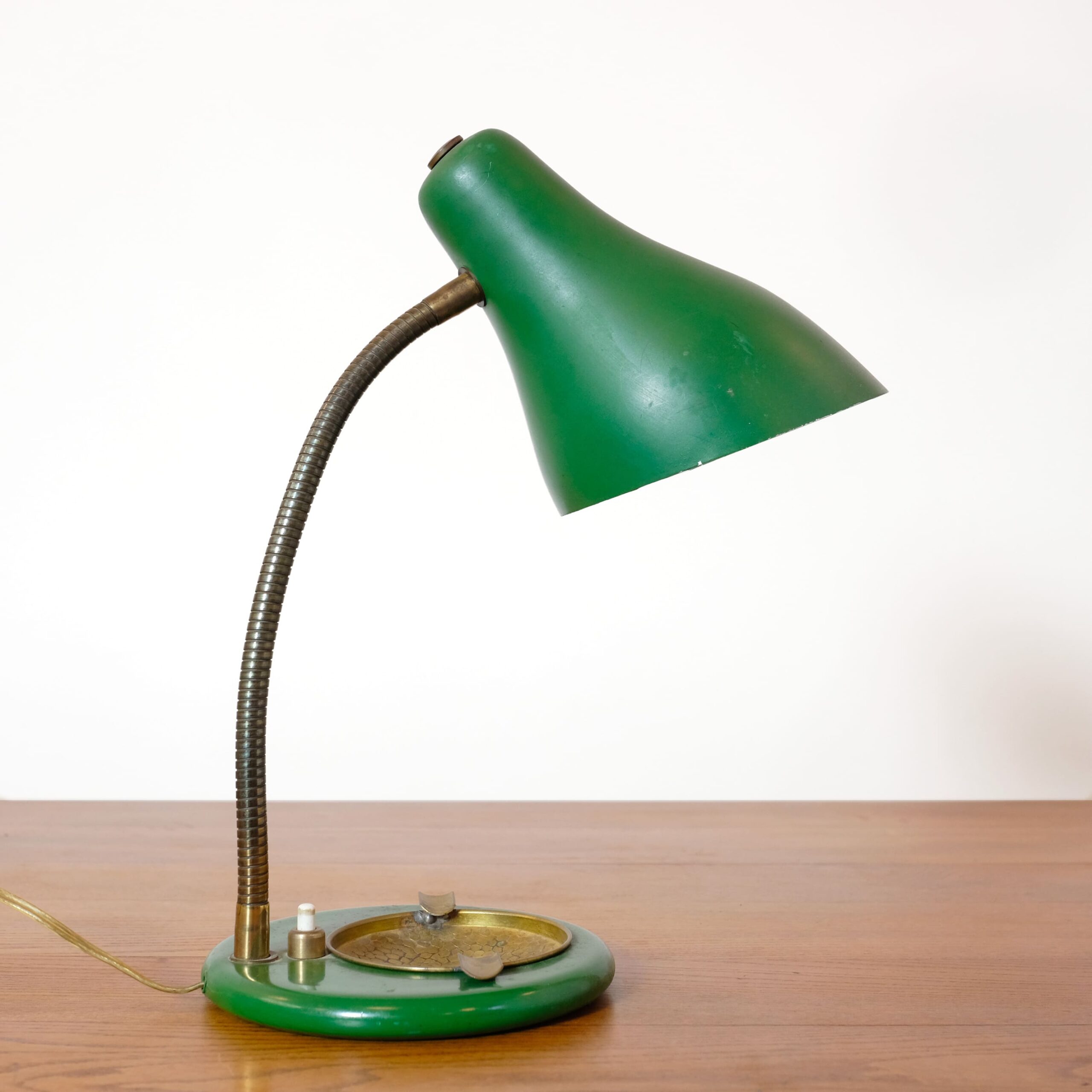 Lampe vert et or des années 50.