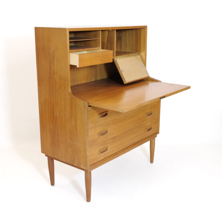 Arne Wahl Iversen, writing desk, Vinde Mobelfabrik, 1965.