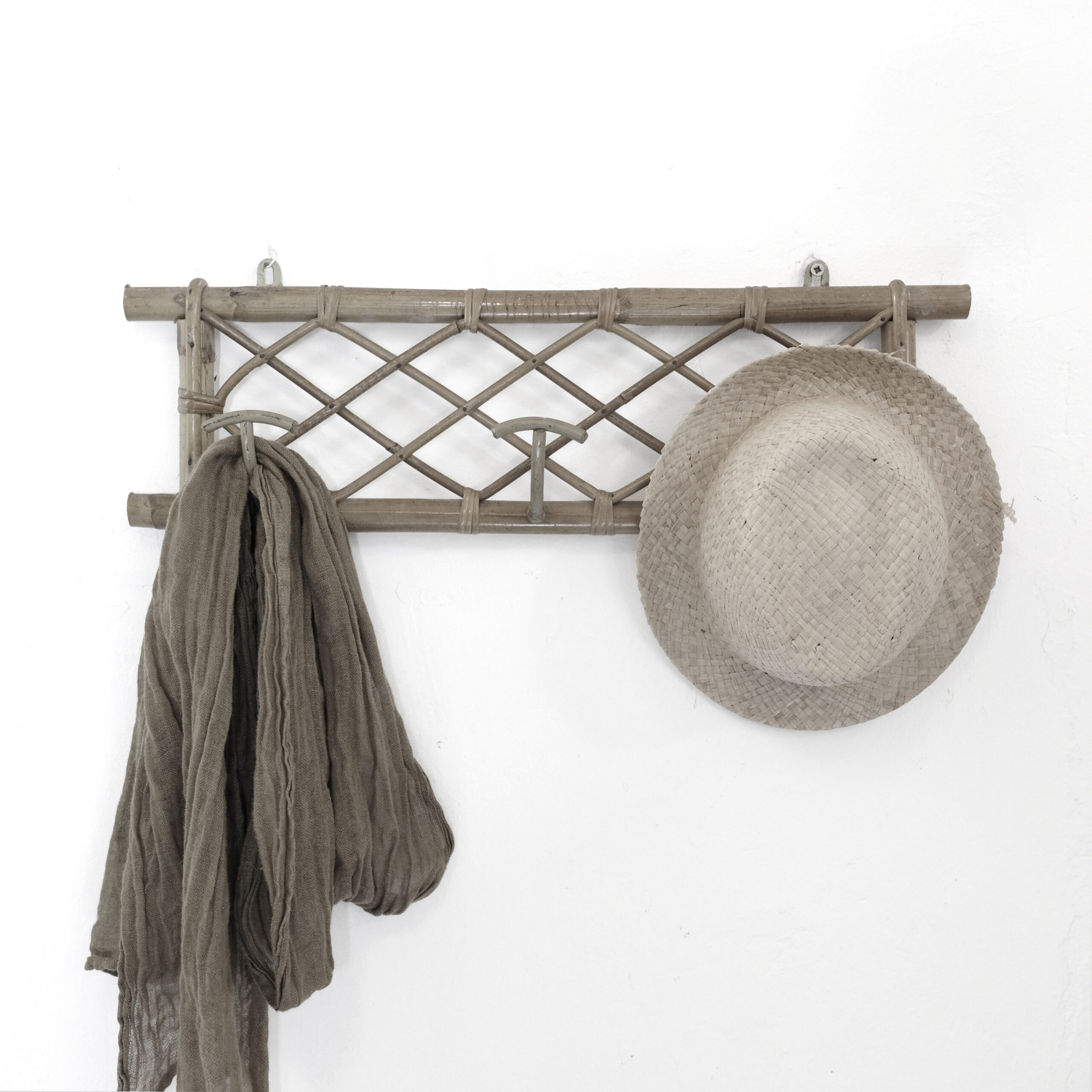 Porte manteau en rotin et métal des années 60-70.