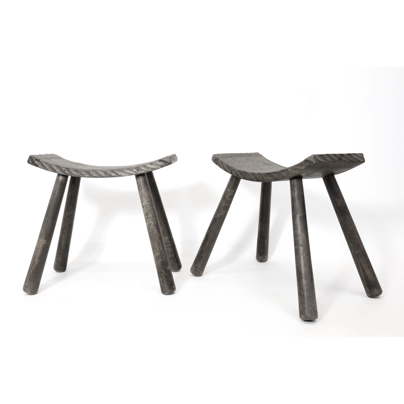 Paire de tabourets artisanals en bois teinté des années 60.