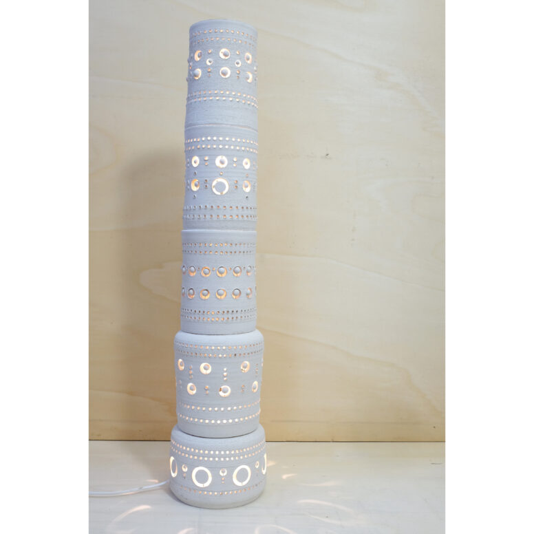 Georges Pelletier, totem floor lamp in white clay.