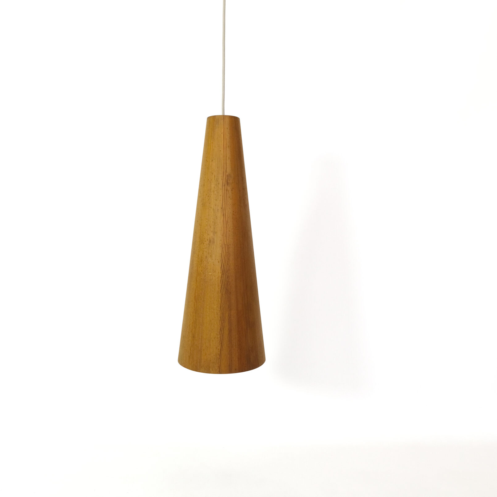 Jorgen Wolf, suspension conique en pin, 1960s.