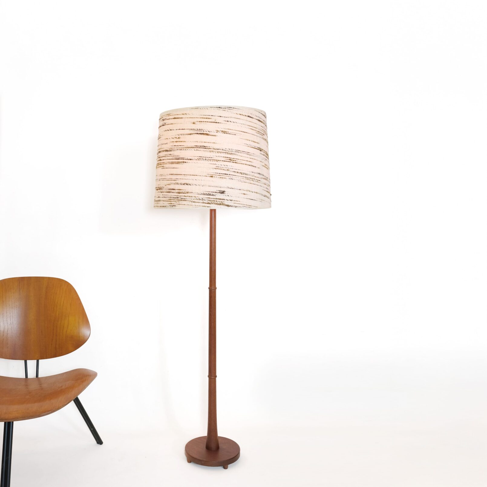 Lampadaire en teck et son abat-jour laine, Danemark, 1960-1970.