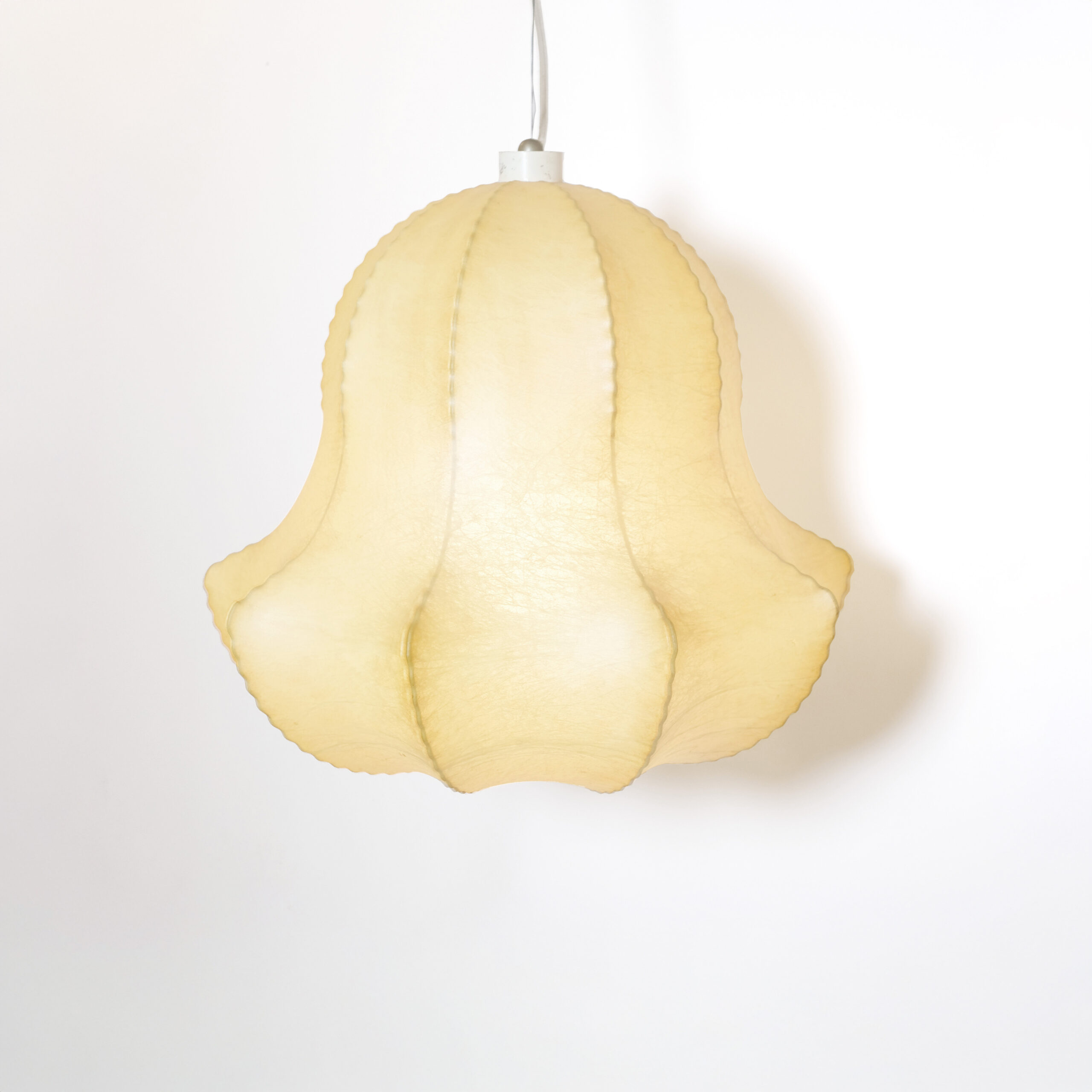 Grande suspension cocoon des années 60.