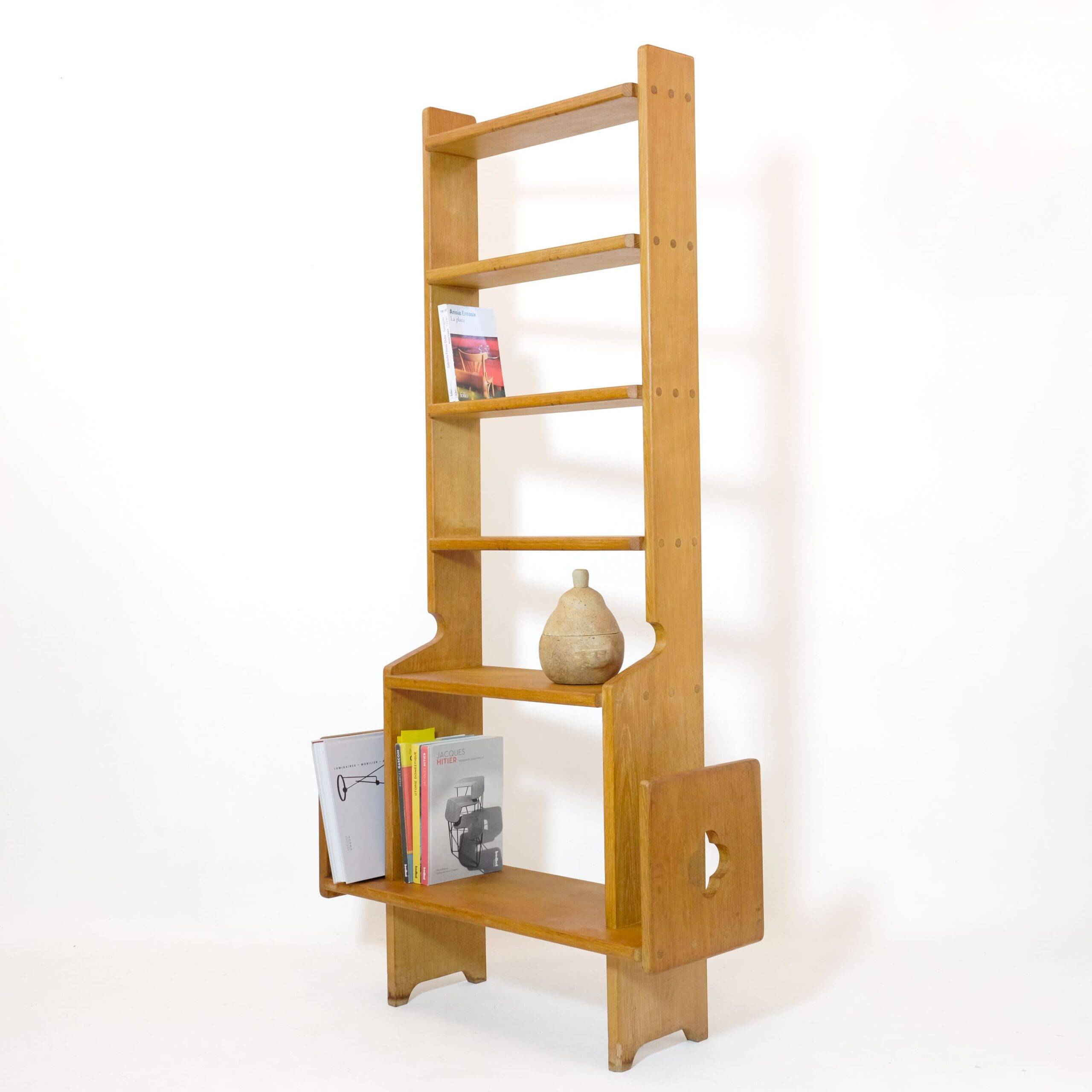 Guillerme et Chambron pour votre Maison, bibliothèque en chêne clair.