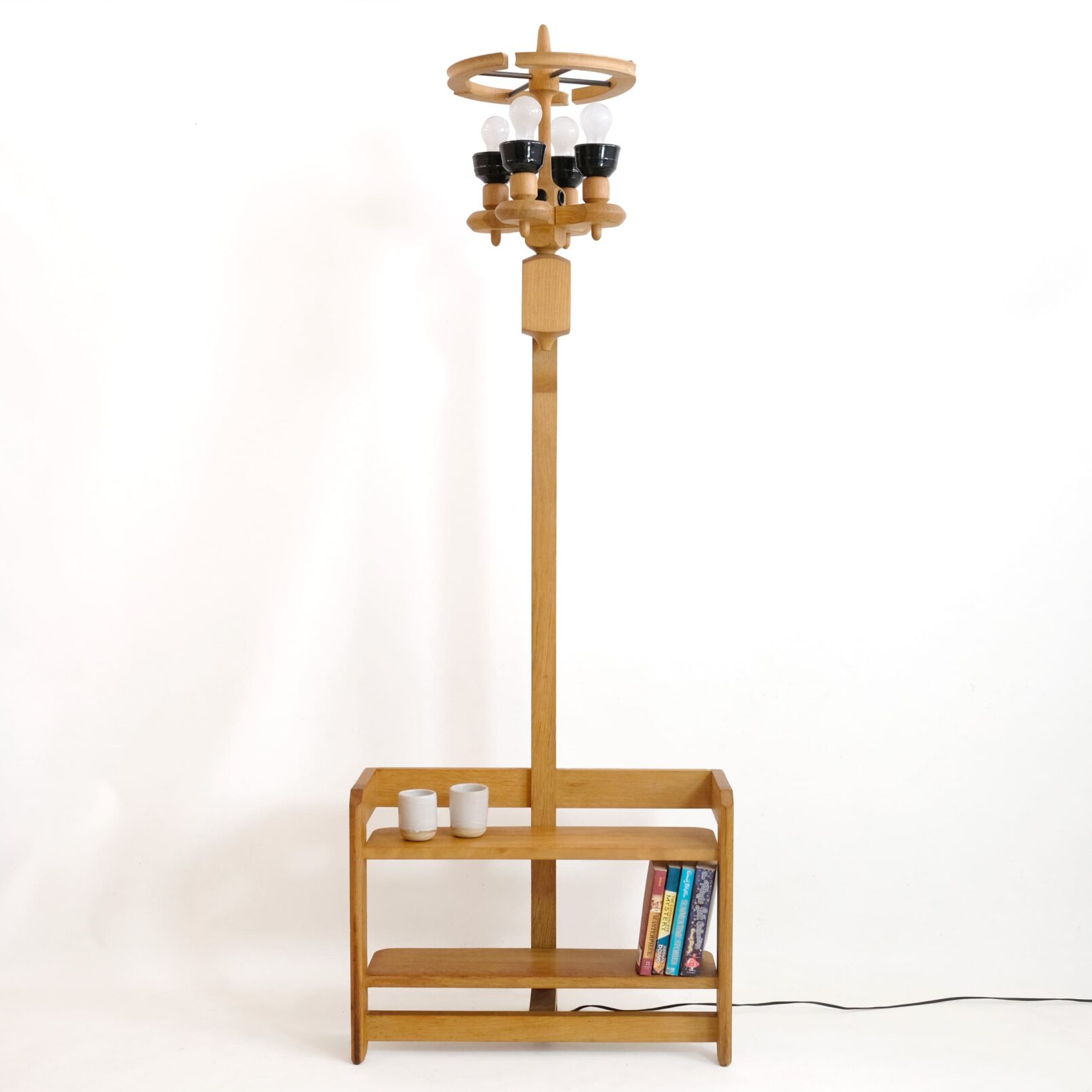 Guillerme et Chambron pour Votre Maison, lampadaire formant étagère no 2, 1960s.