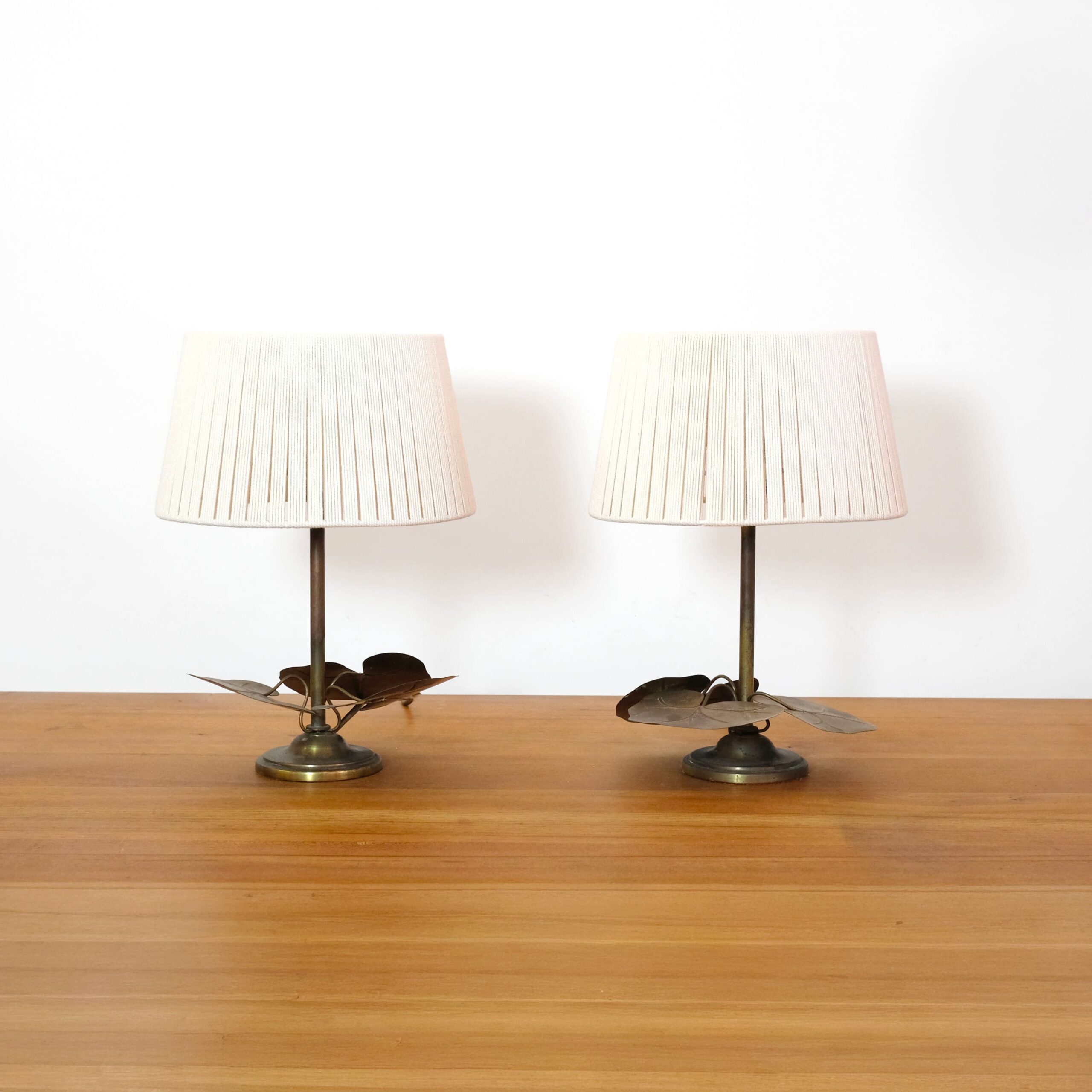 Florart, paire de lampes de table à décor de feuilles de lotus, années 70.