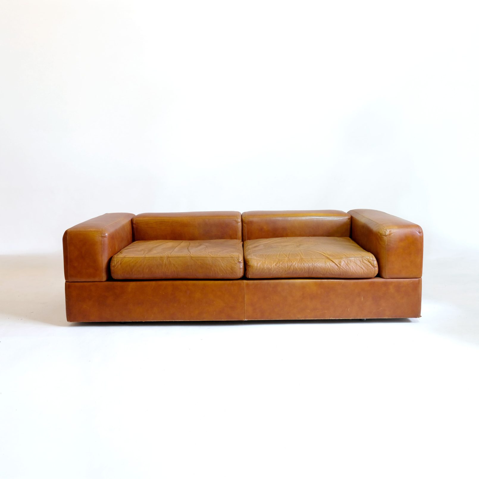 Tito Agnoli, canapé 711 en cuir, éditions Cinova, vers 1968.