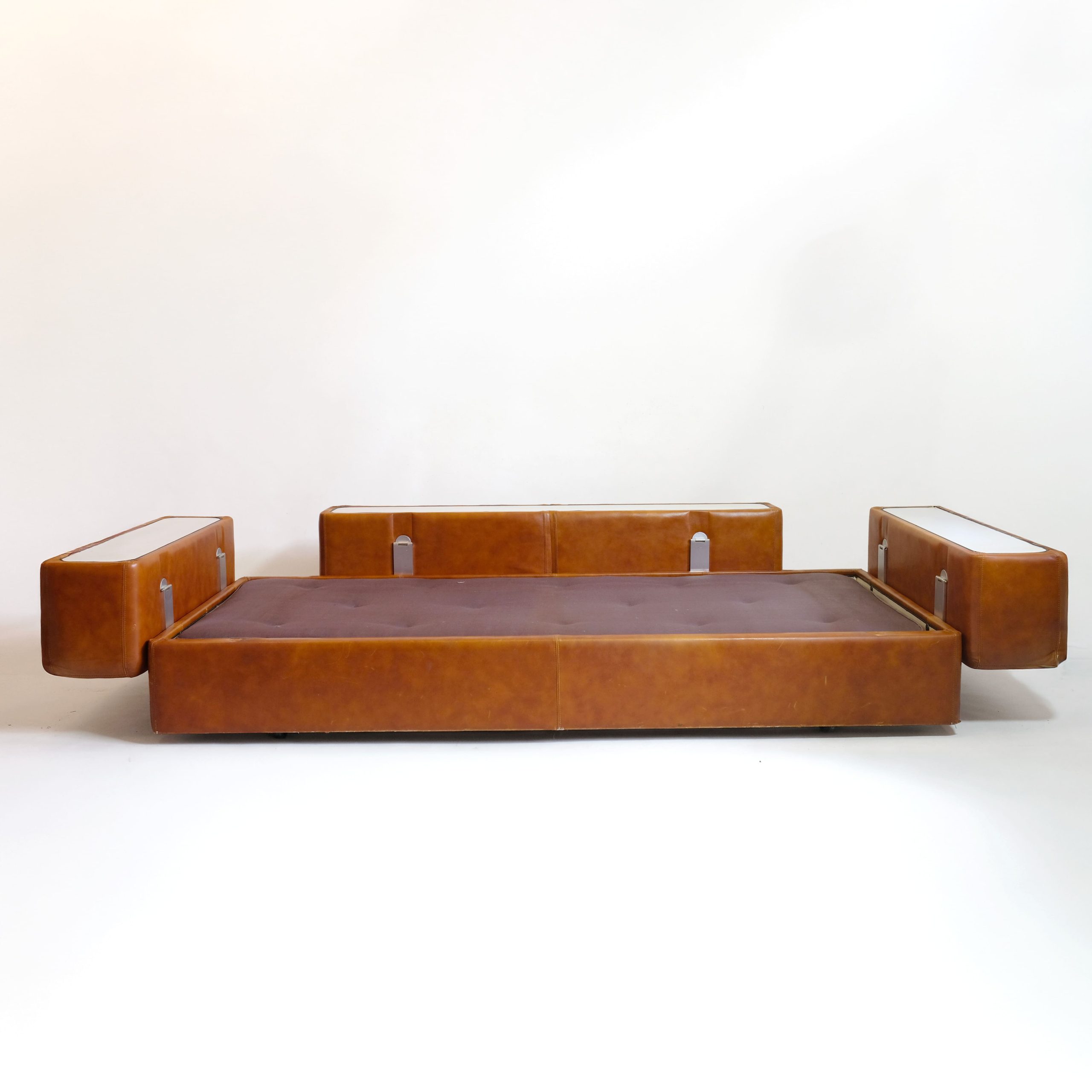 Tito Agnoli, canapé 711 en cuir, éditions Cinova, vers 1968.