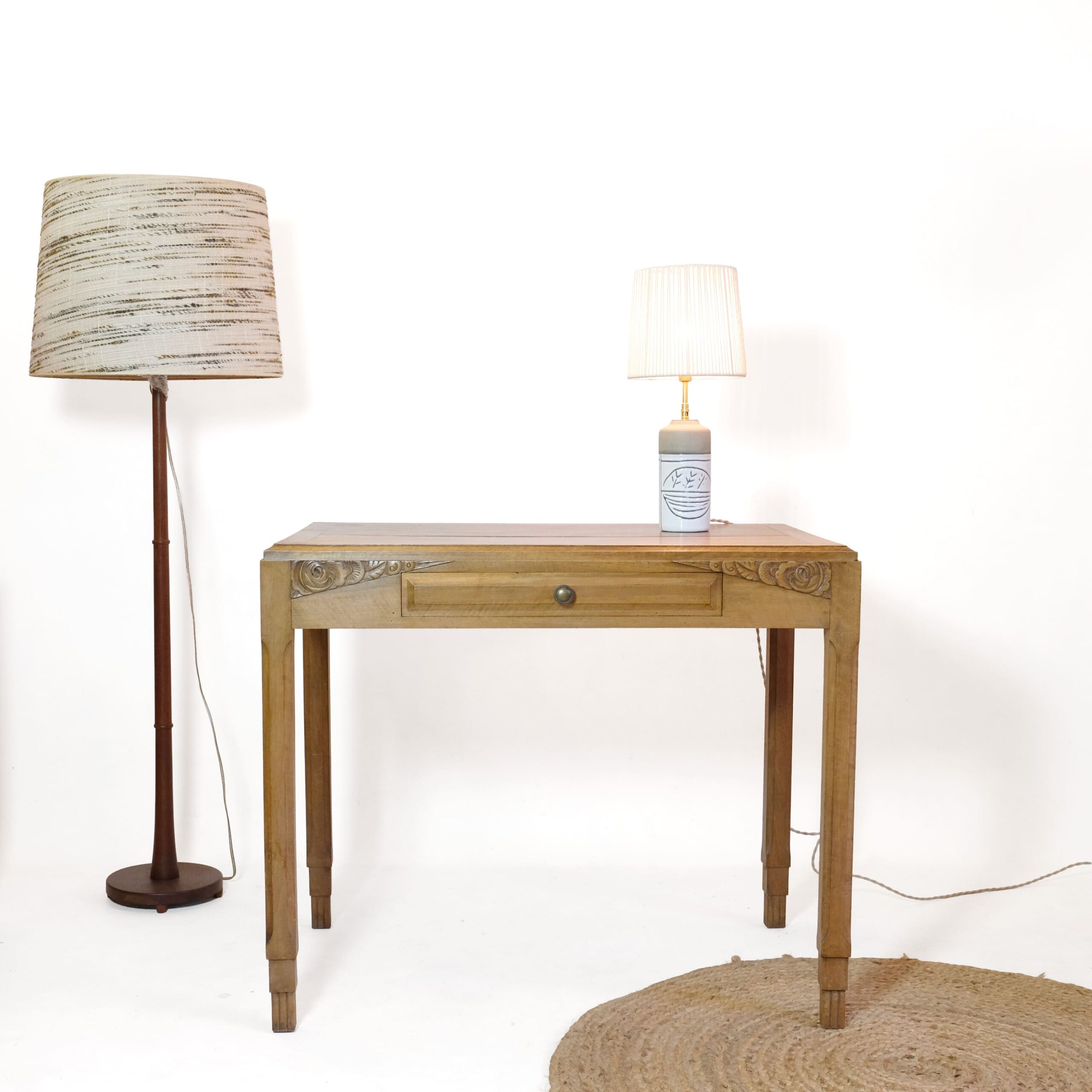 Travail Art Deco, bureau en noyer, 1930-1935.