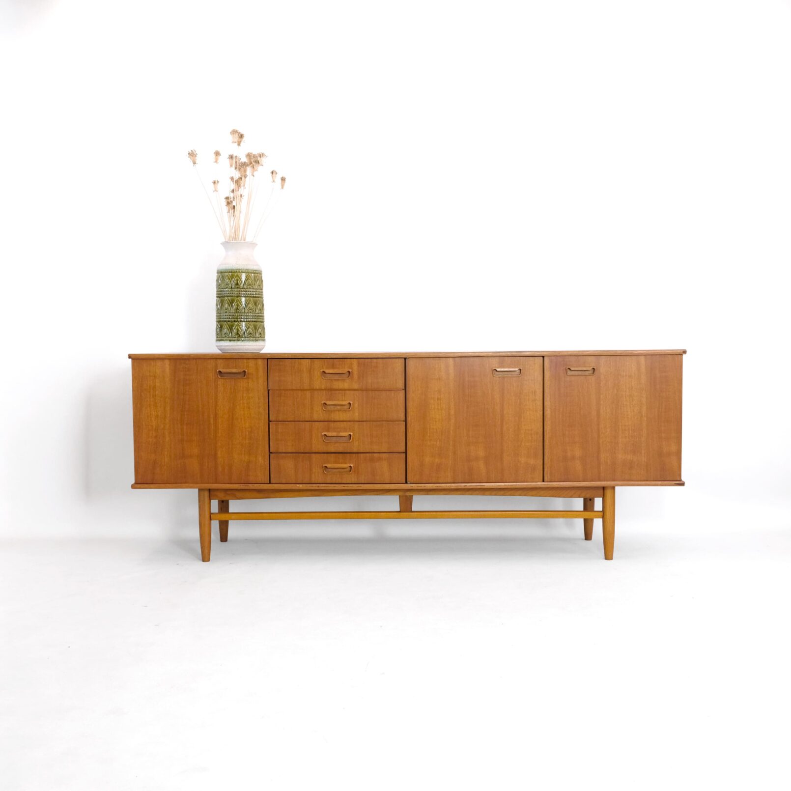 Grande enfilade scandinave des années 60-70.